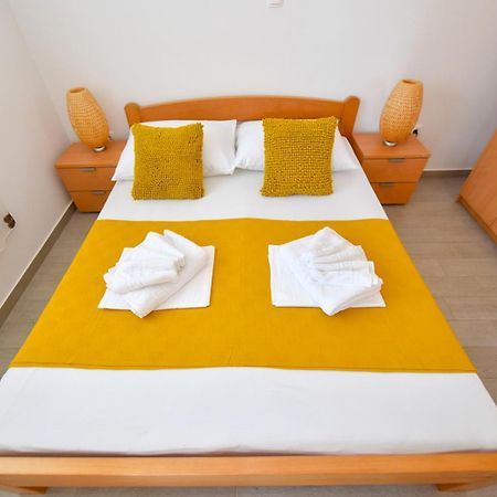 Apartments Yoko Новаля Екстериор снимка