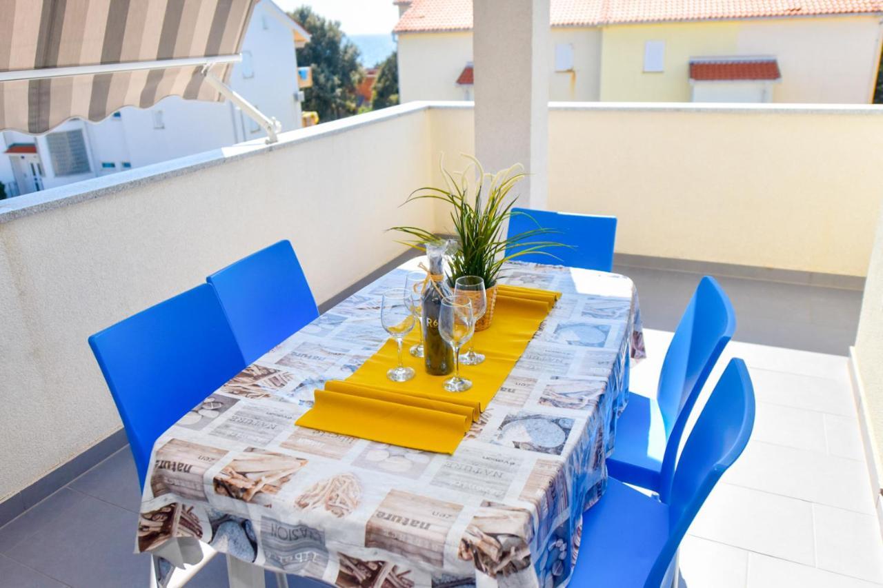 Apartments Yoko Новаля Екстериор снимка