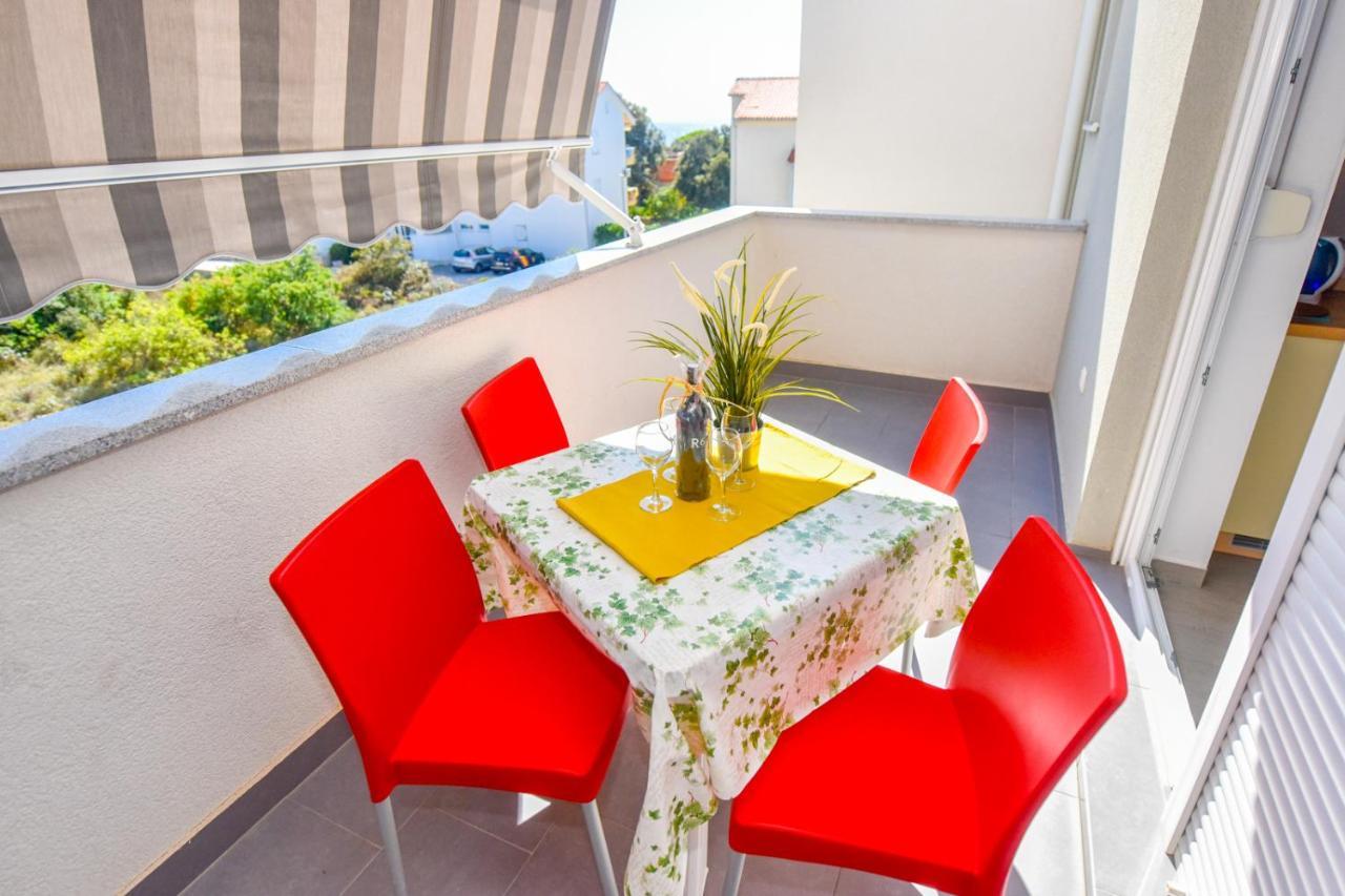 Apartments Yoko Новаля Екстериор снимка