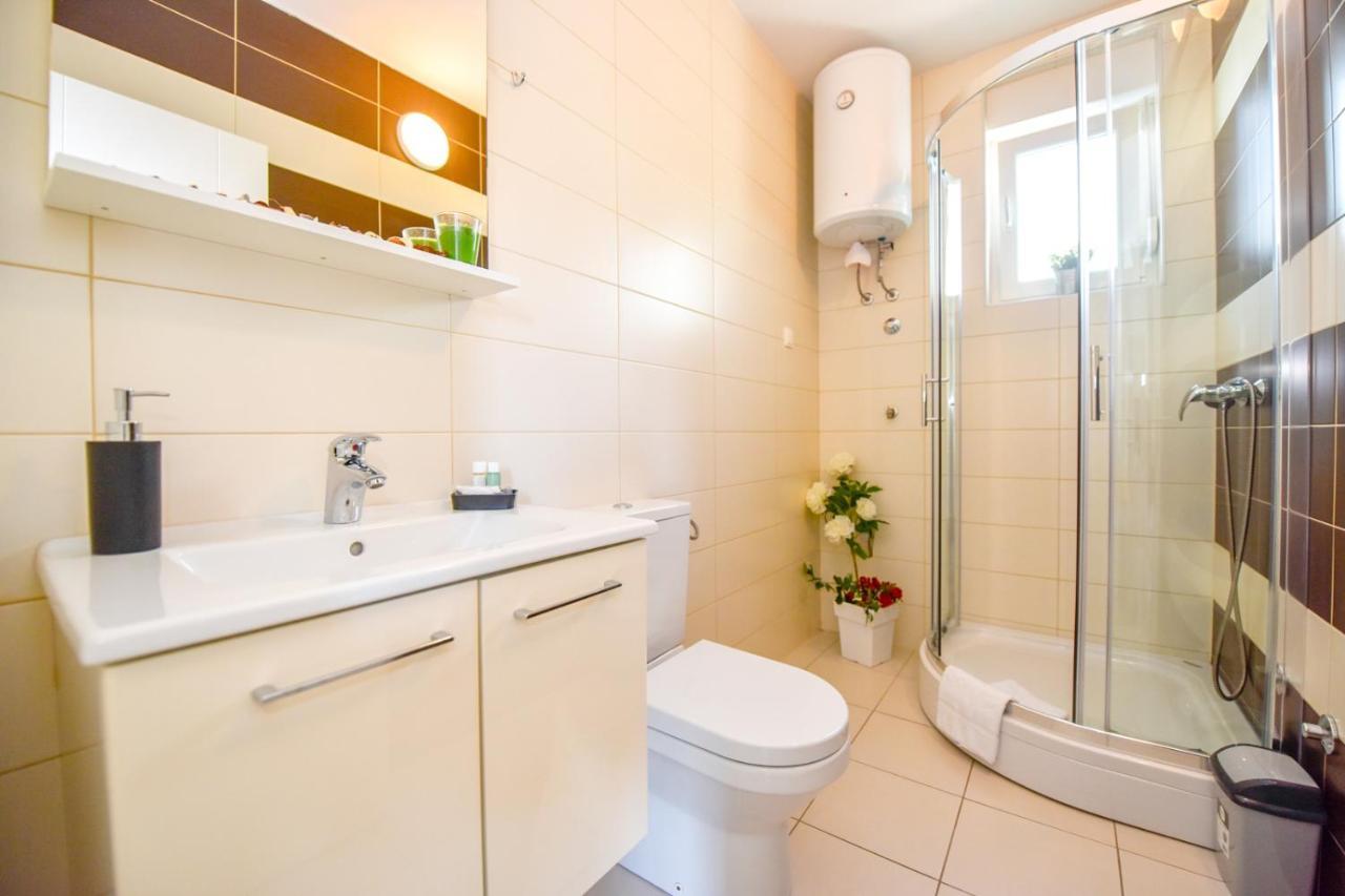 Apartments Yoko Новаля Екстериор снимка
