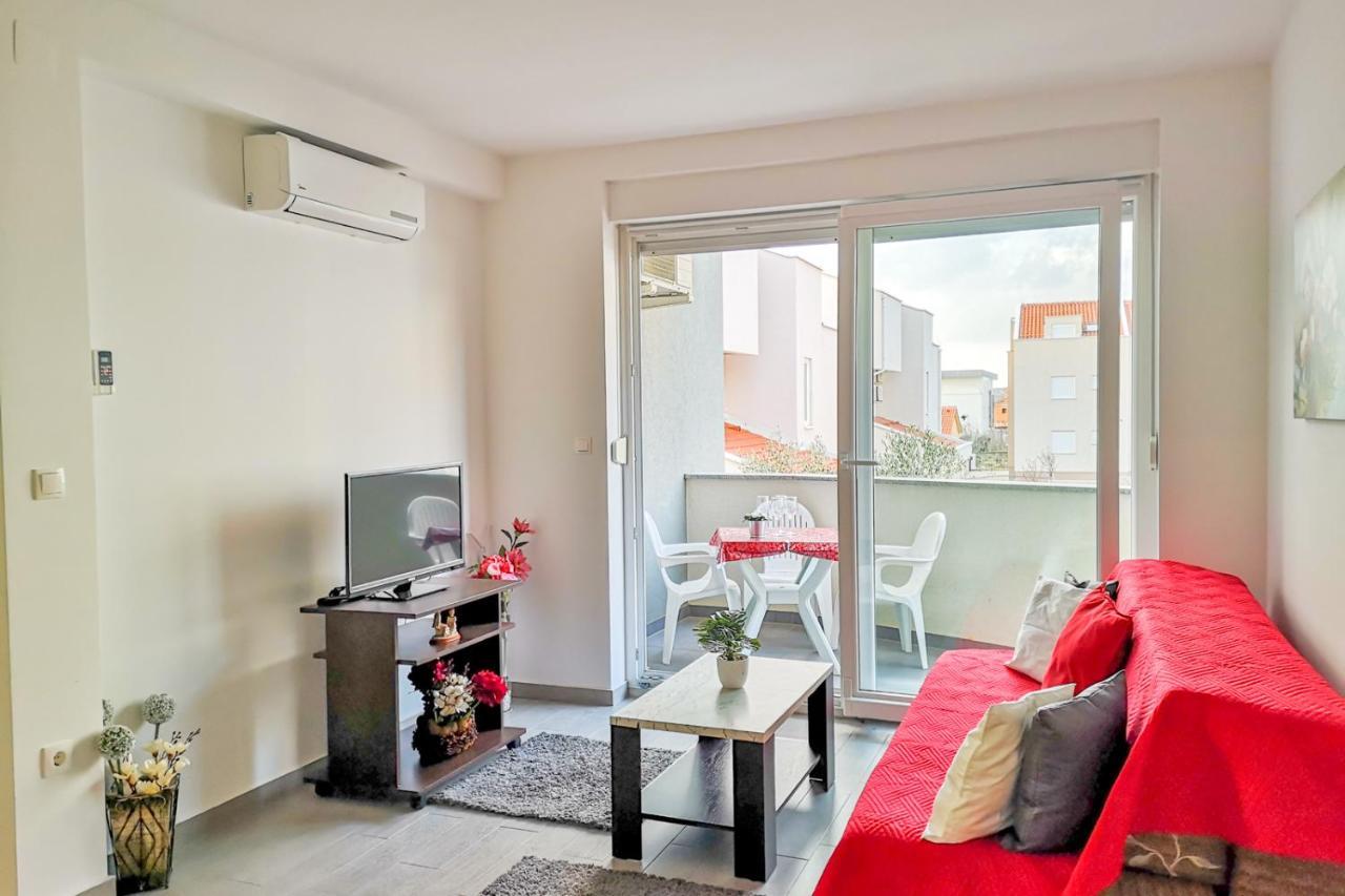 Apartments Yoko Новаля Екстериор снимка