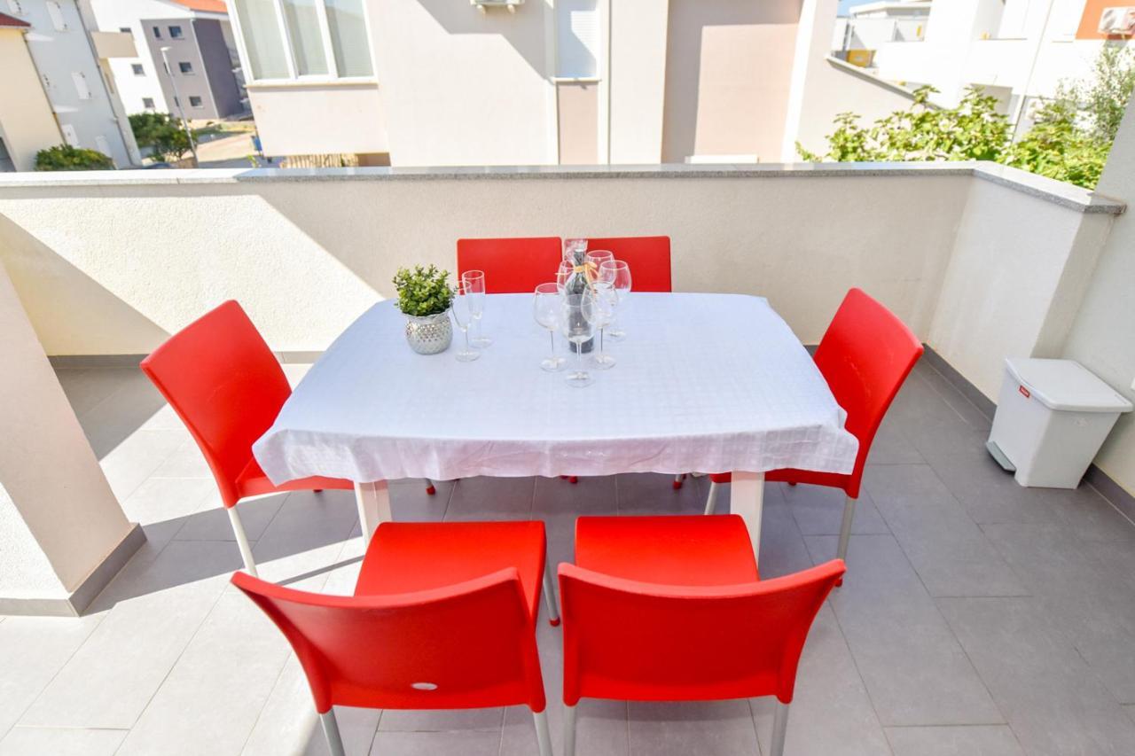 Apartments Yoko Новаля Екстериор снимка