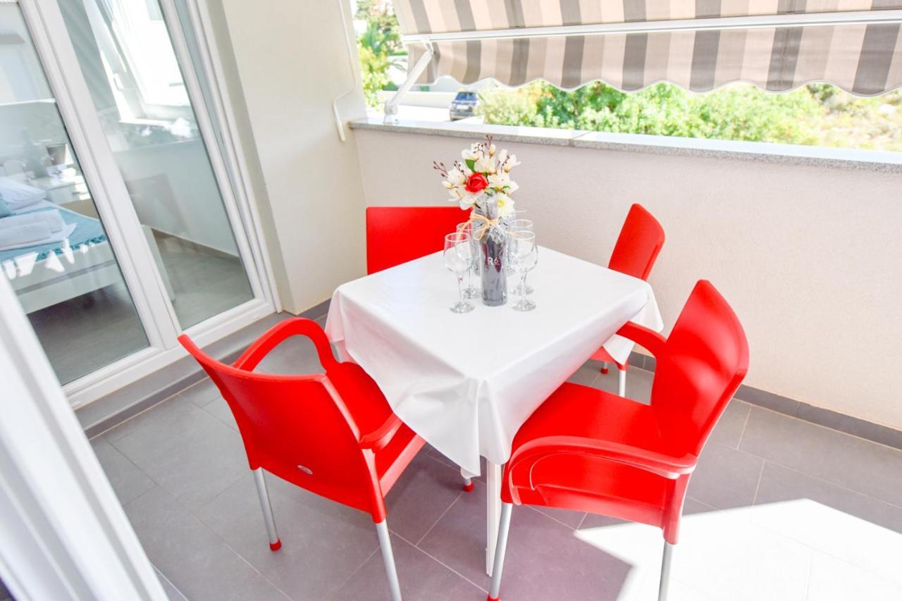 Apartments Yoko Новаля Екстериор снимка