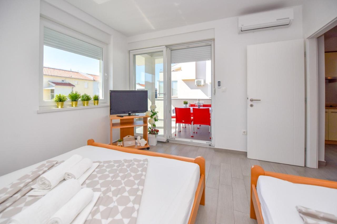 Apartments Yoko Новаля Екстериор снимка