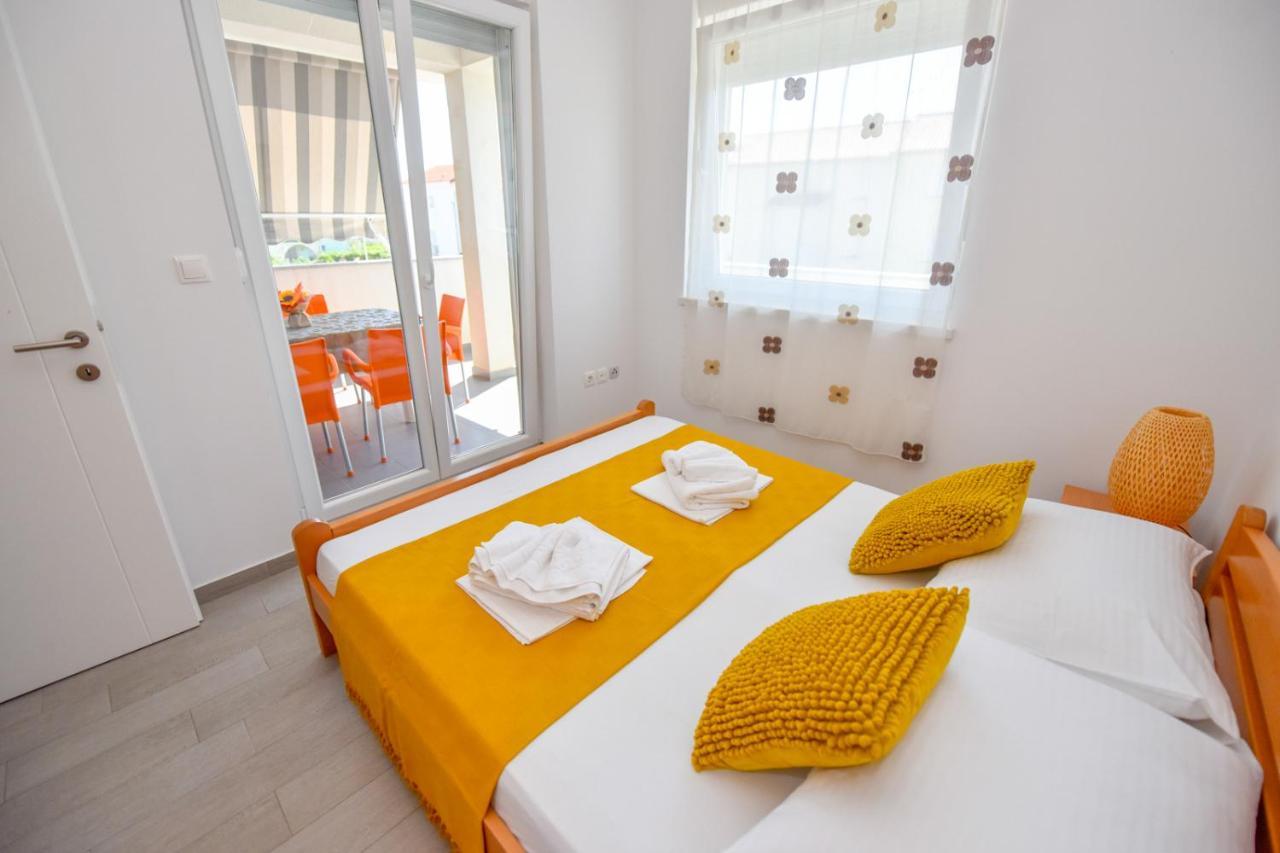 Apartments Yoko Новаля Екстериор снимка