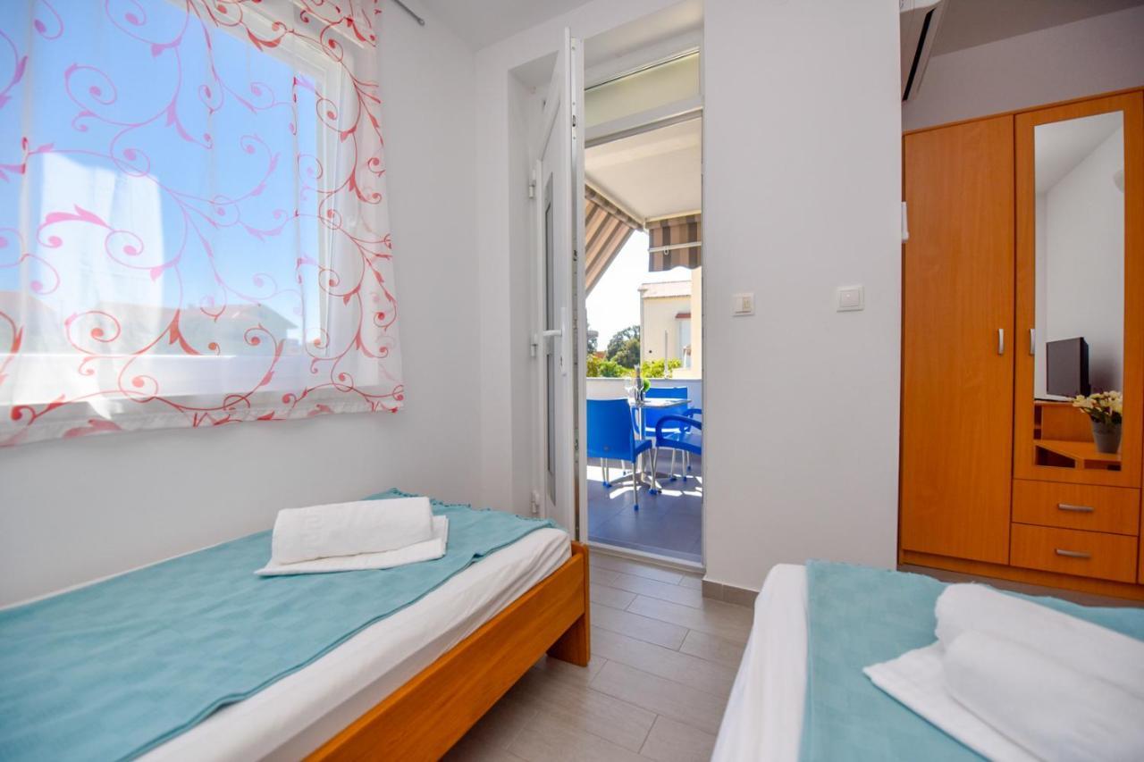 Apartments Yoko Новаля Екстериор снимка