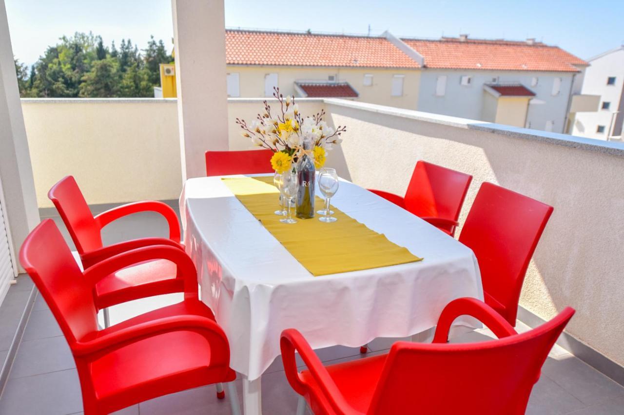 Apartments Yoko Новаля Екстериор снимка