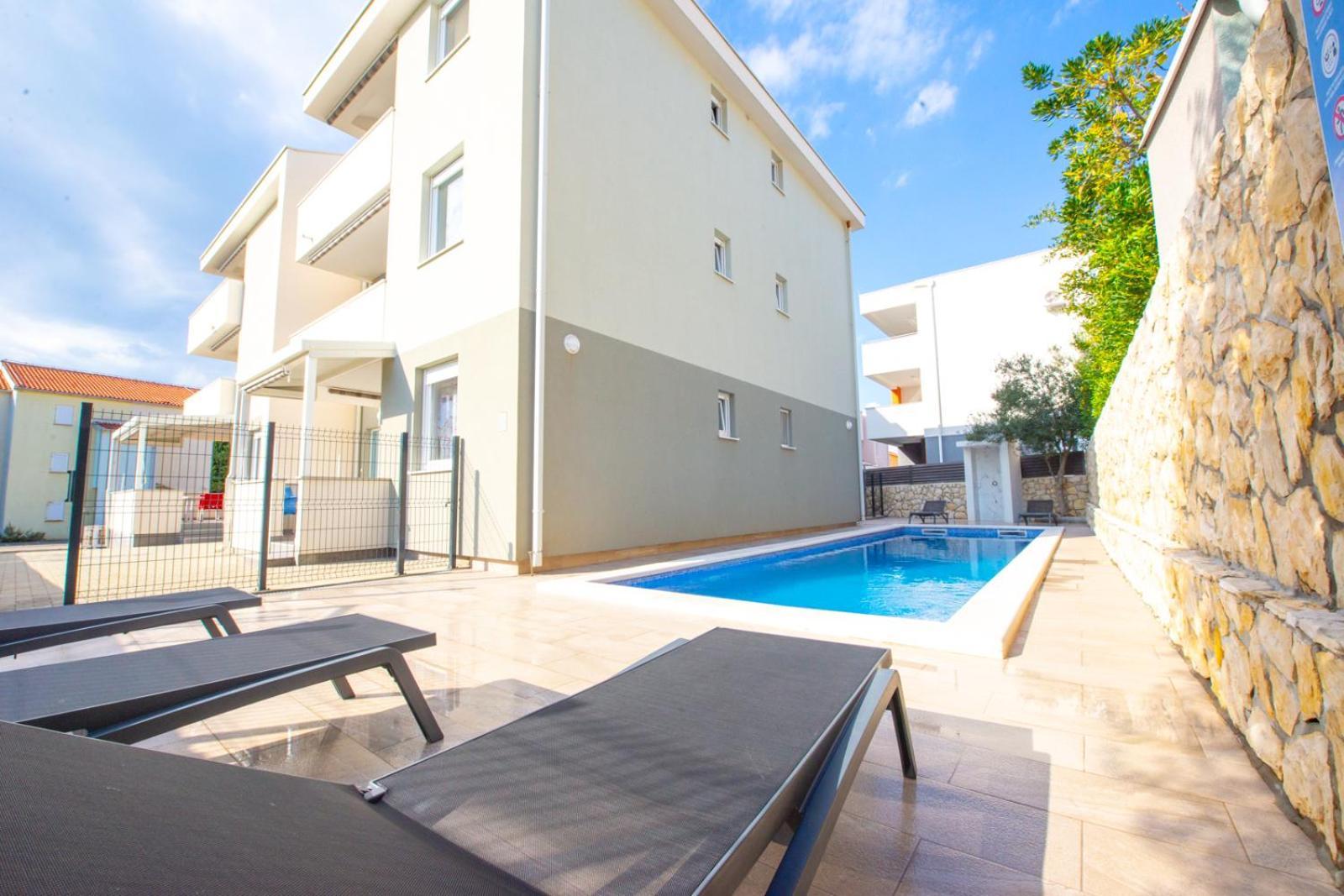 Apartments Yoko Новаля Екстериор снимка