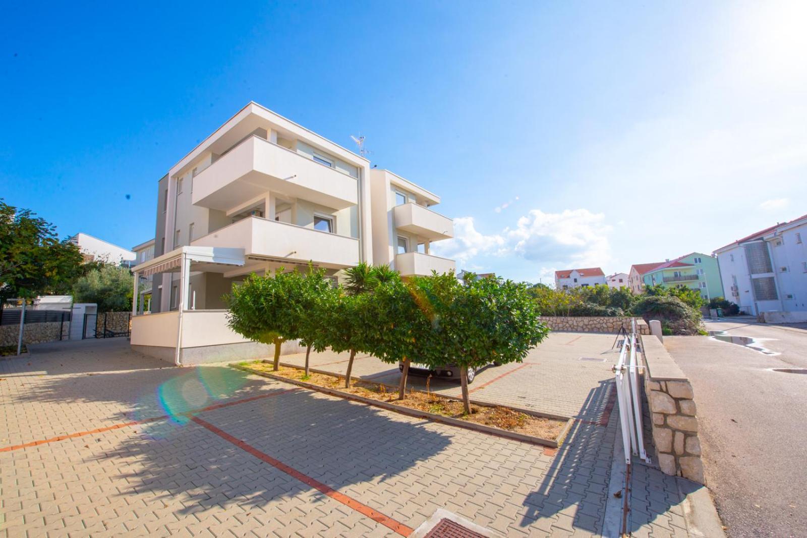 Apartments Yoko Новаля Екстериор снимка