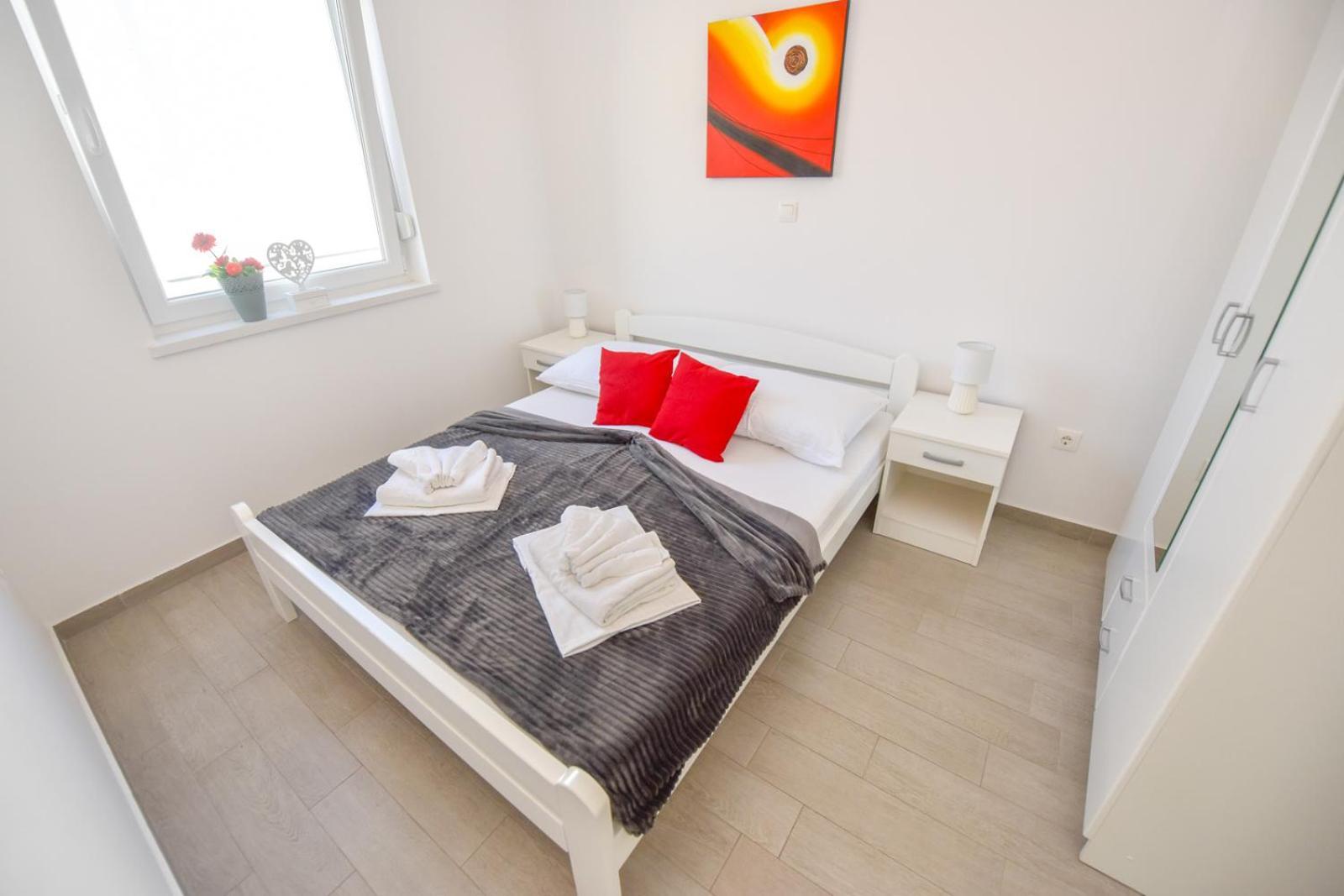 Apartments Yoko Новаля Екстериор снимка