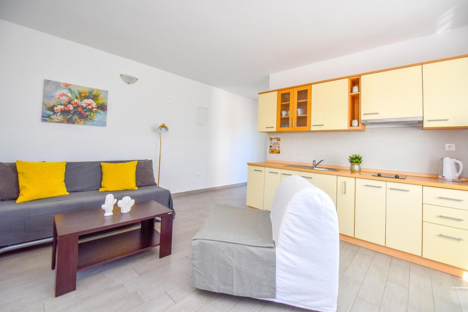 Apartments Yoko Новаля Екстериор снимка