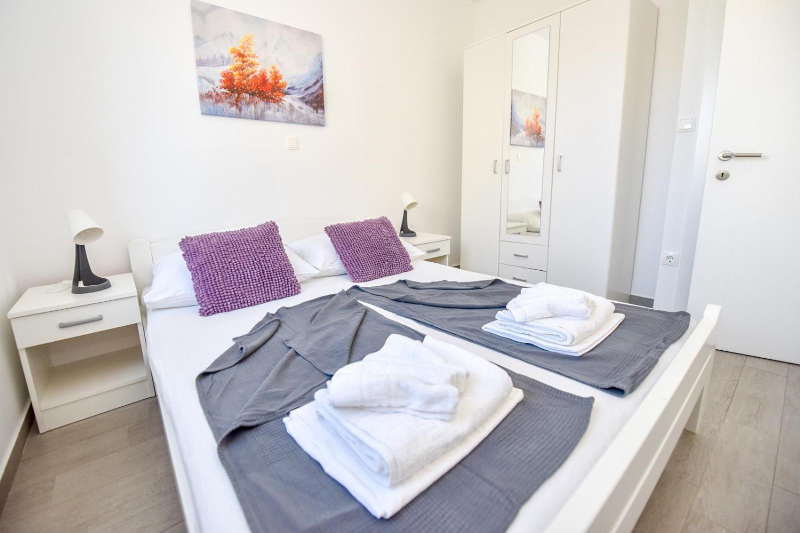 Apartments Yoko Новаля Екстериор снимка