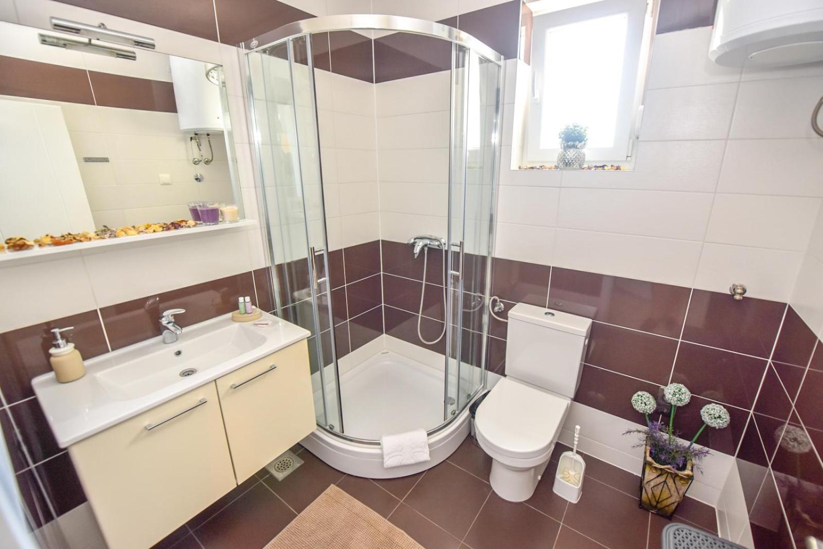 Apartments Yoko Новаля Екстериор снимка