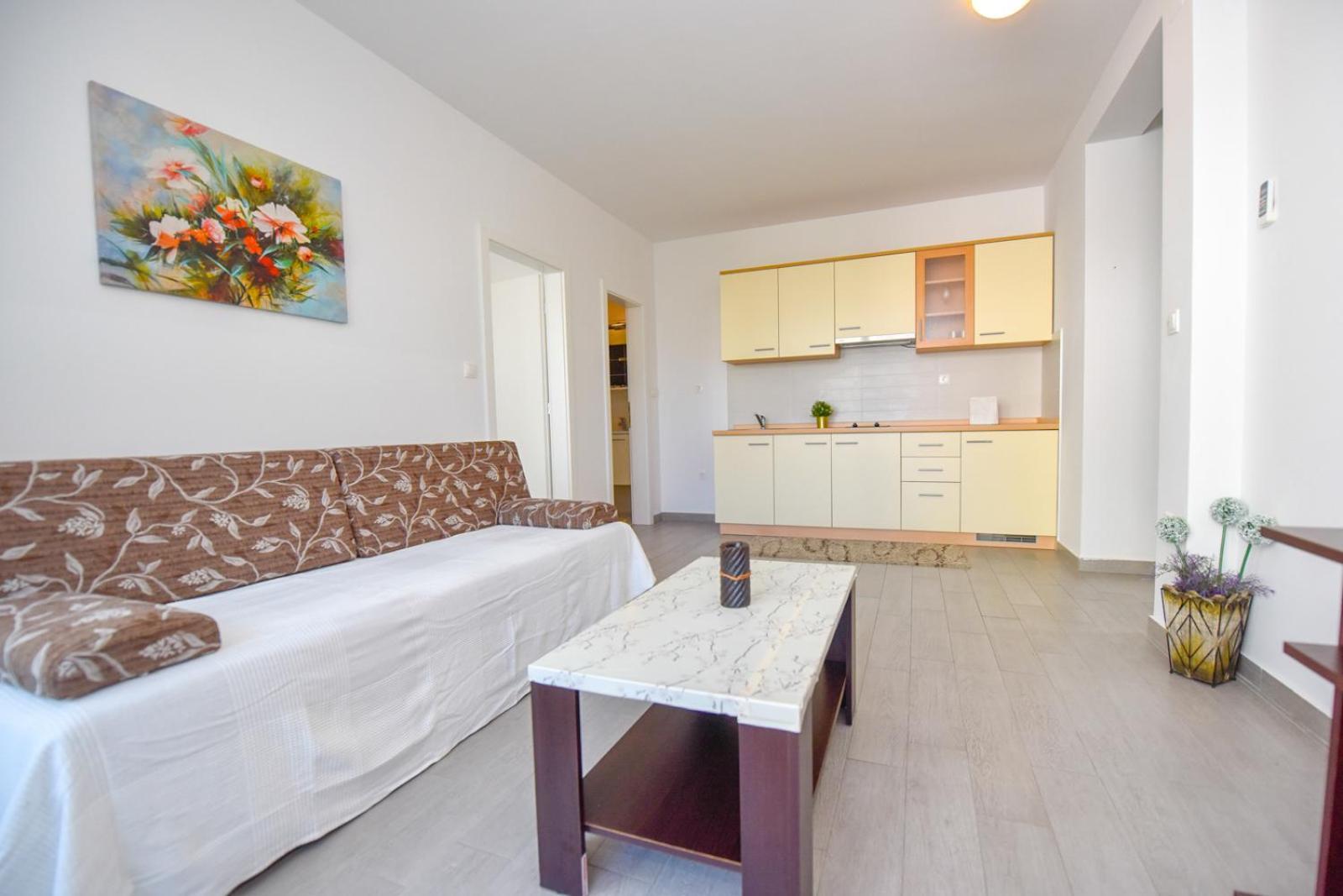 Apartments Yoko Новаля Екстериор снимка