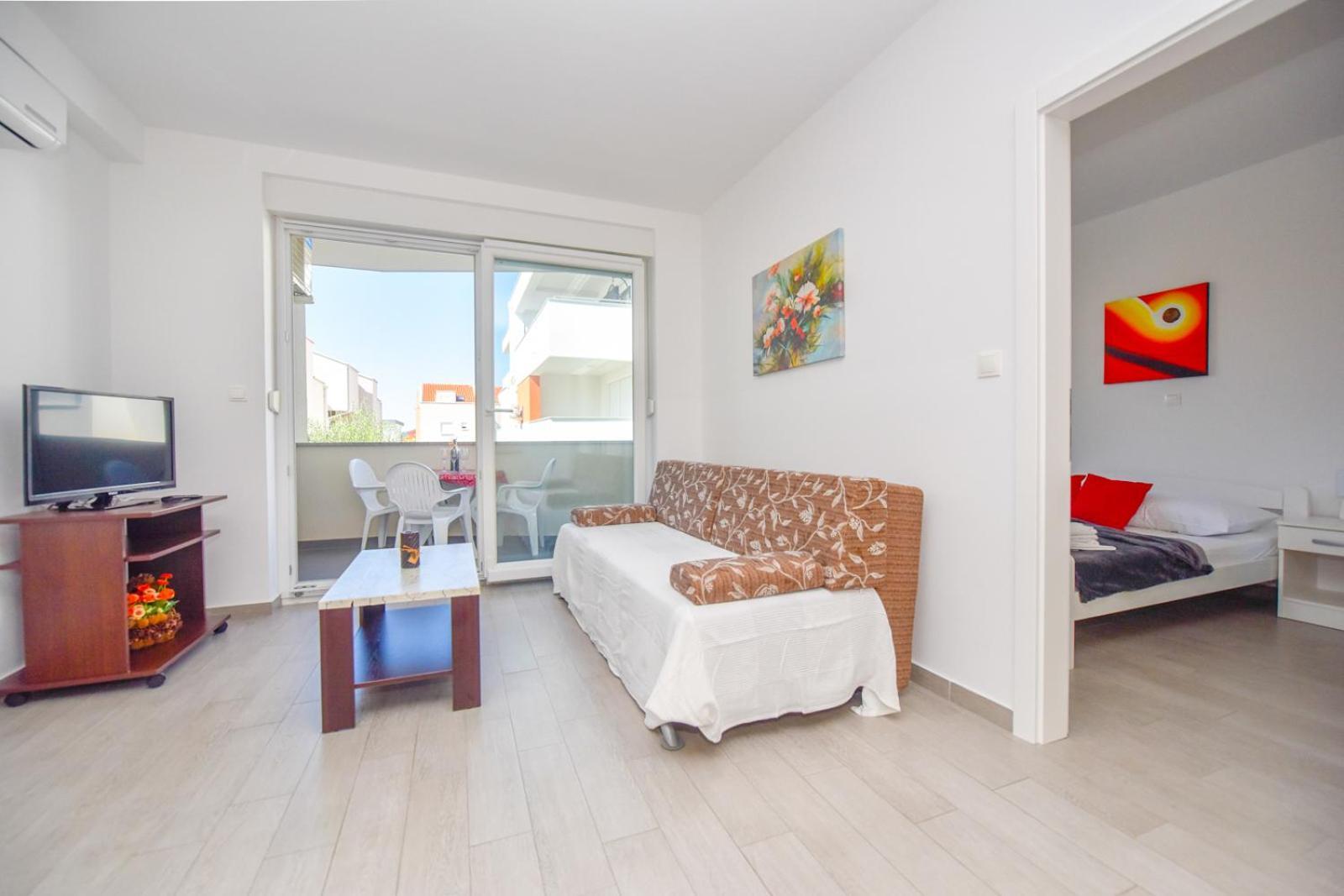 Apartments Yoko Новаля Екстериор снимка